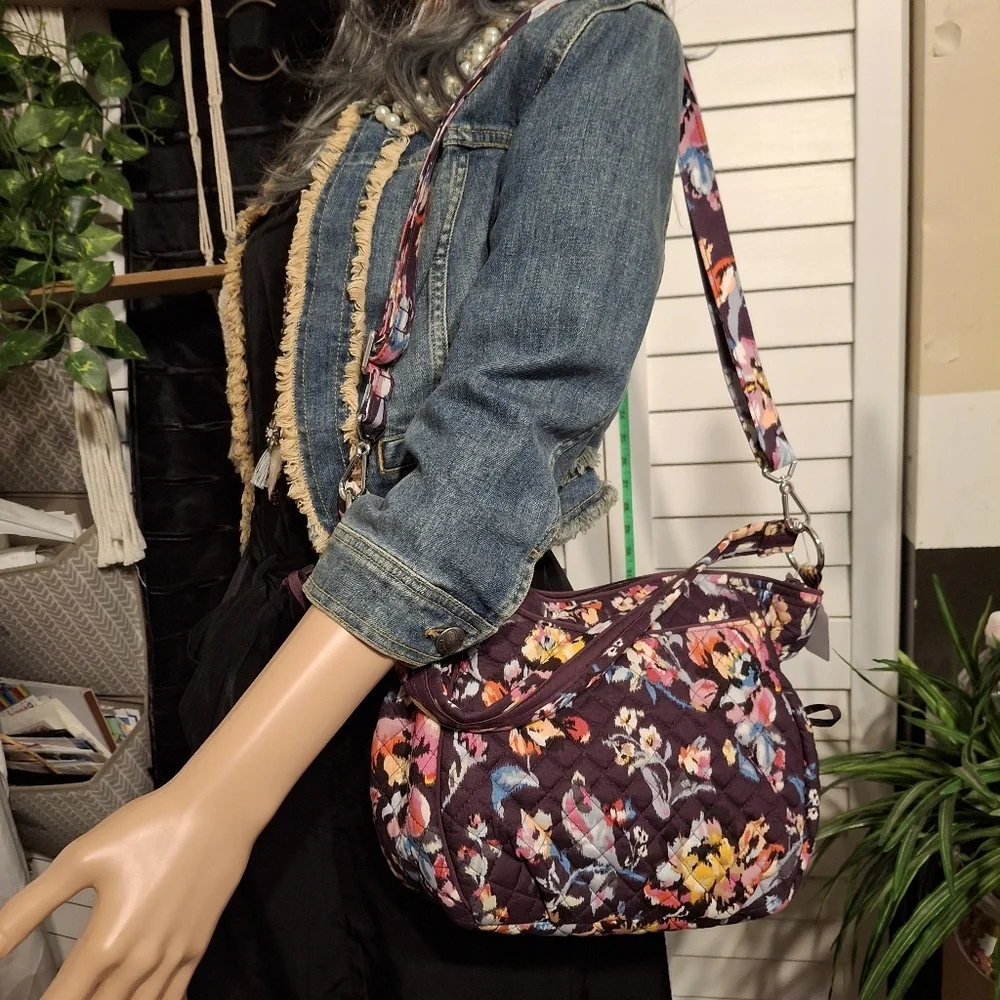Vera Bradley Med Sized Floral Quilted Bag - Purple Like New - Picture 11 of 12